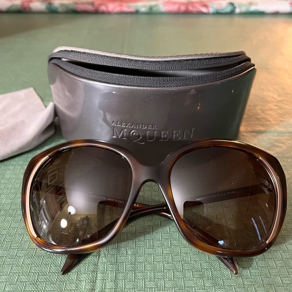 Alexander McQueen Sunglasses with Case - Picture 5 of 6